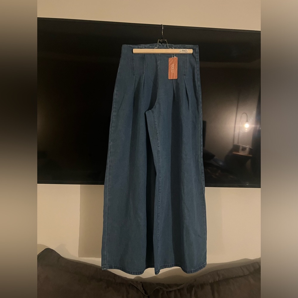 Wide bottom ladies jeans with zip back. Comfy and cute.